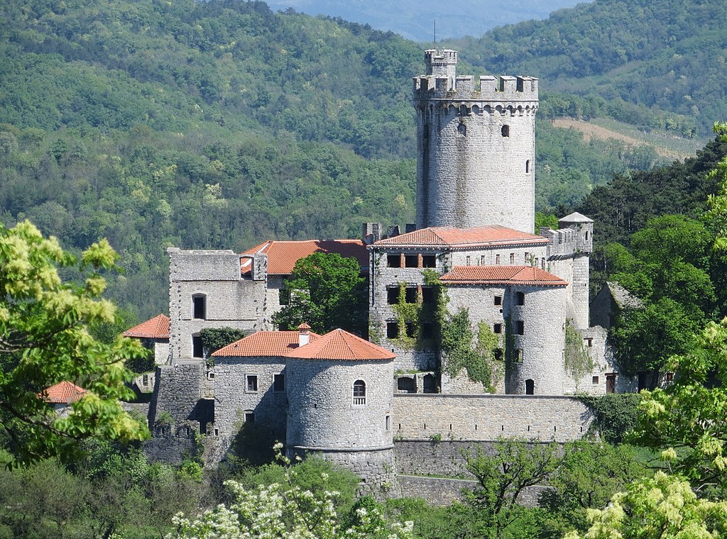 branik castle