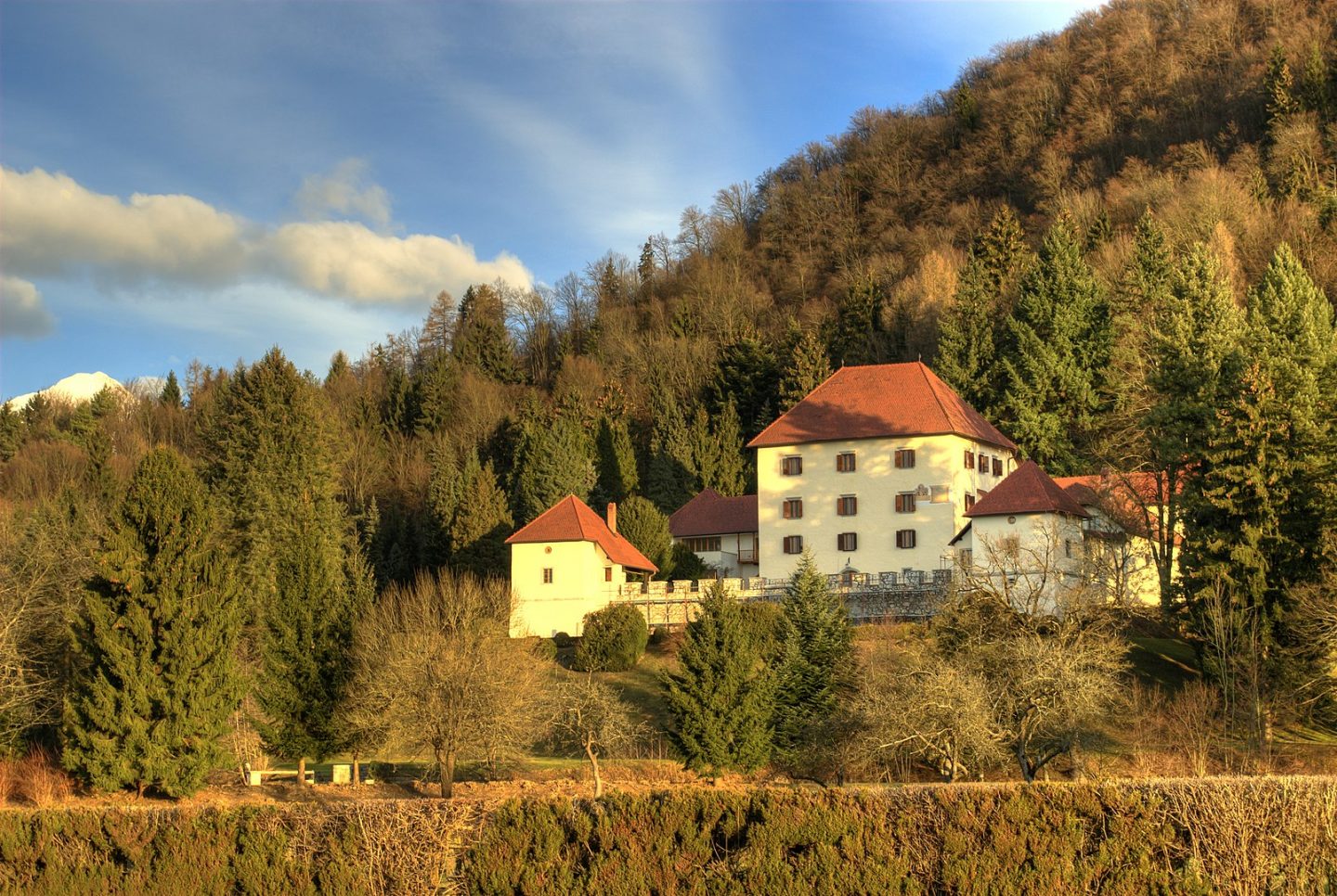 strmol castle slovenia