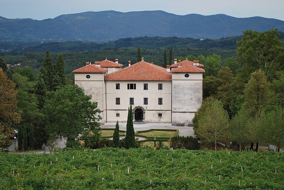 File:Schloss Kromberk.JPG