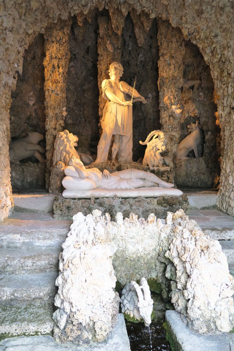 trick fountain figurines