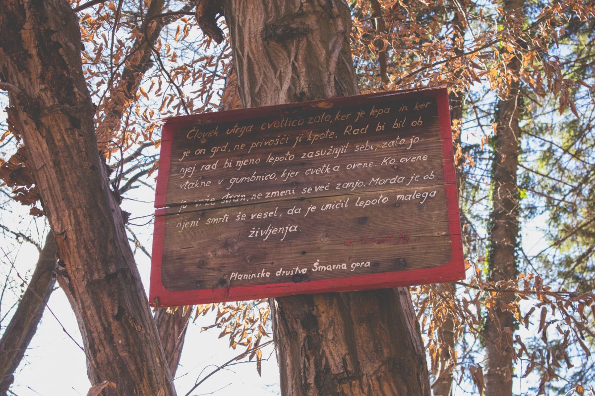 sign on hiking path šmarna gora