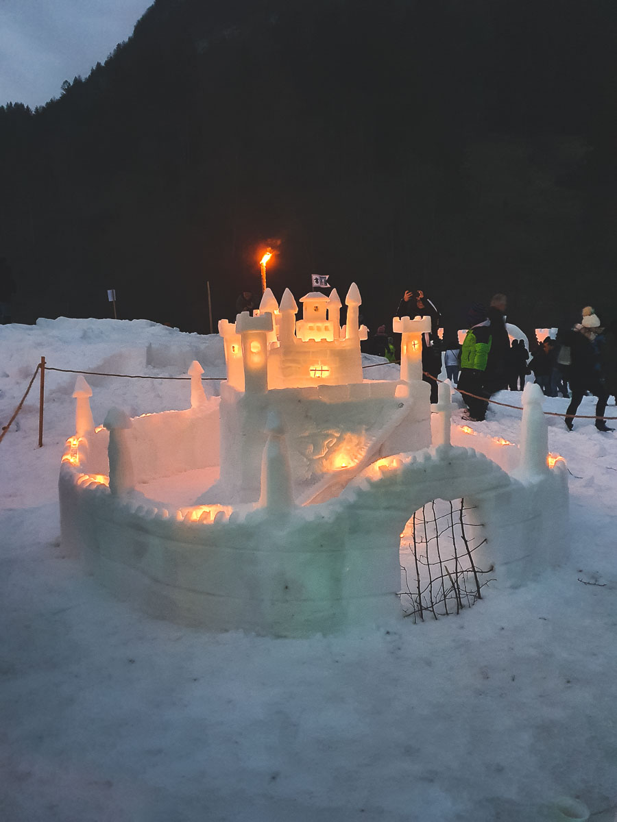 king matjaz snow castles with lights