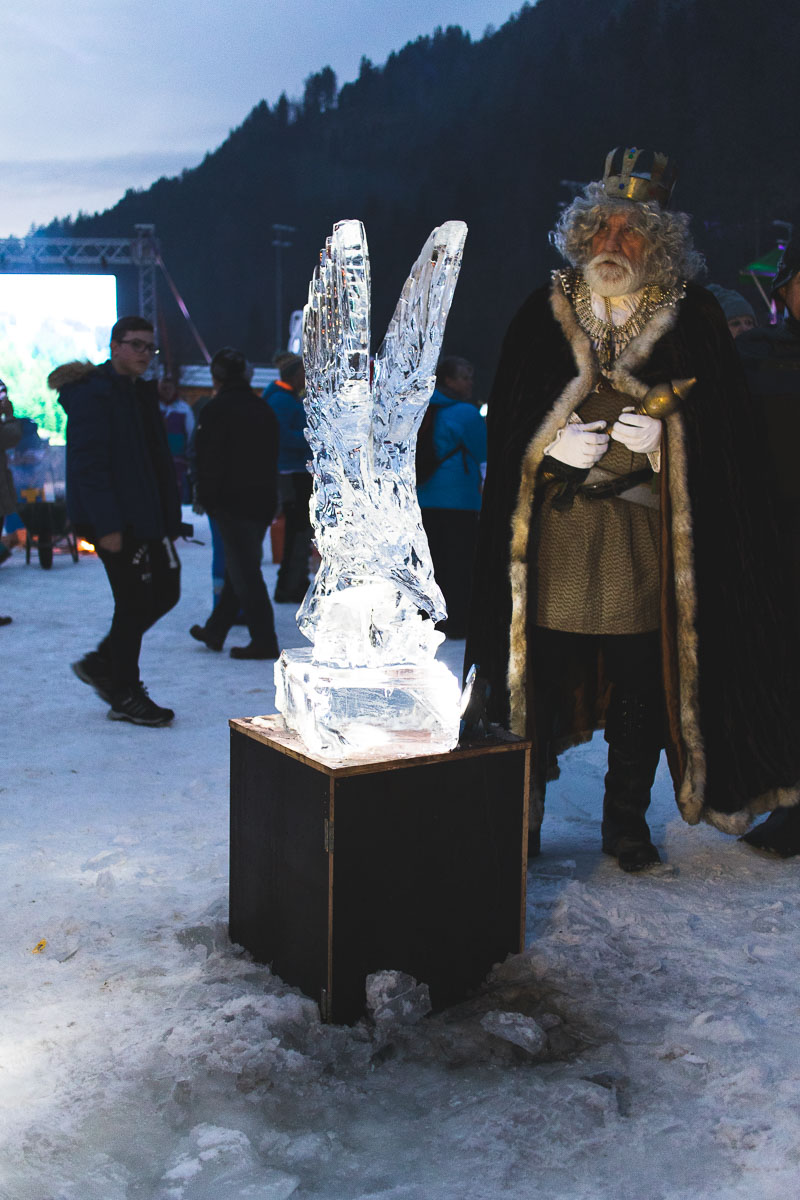 ice eagle sculpture
