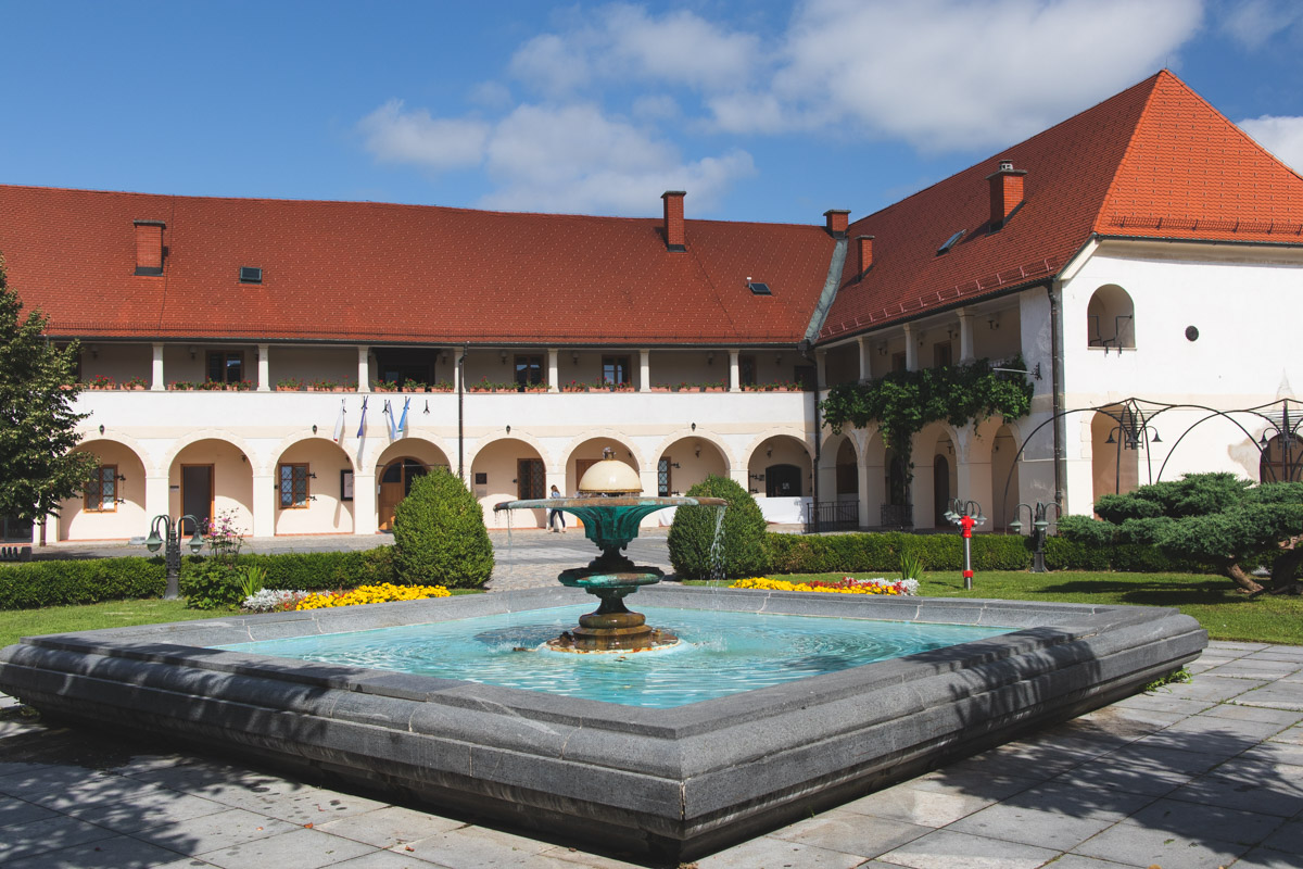 Rotenturn Manor