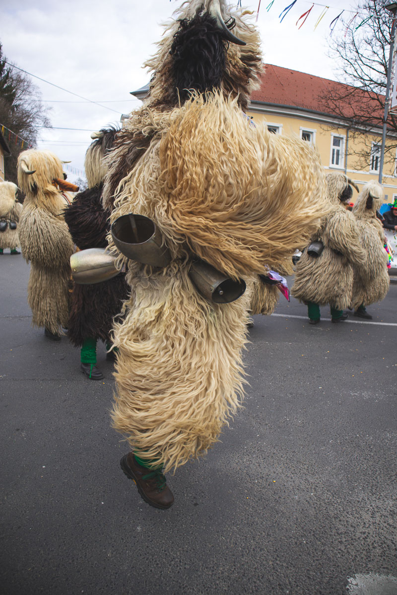 kurent jumping