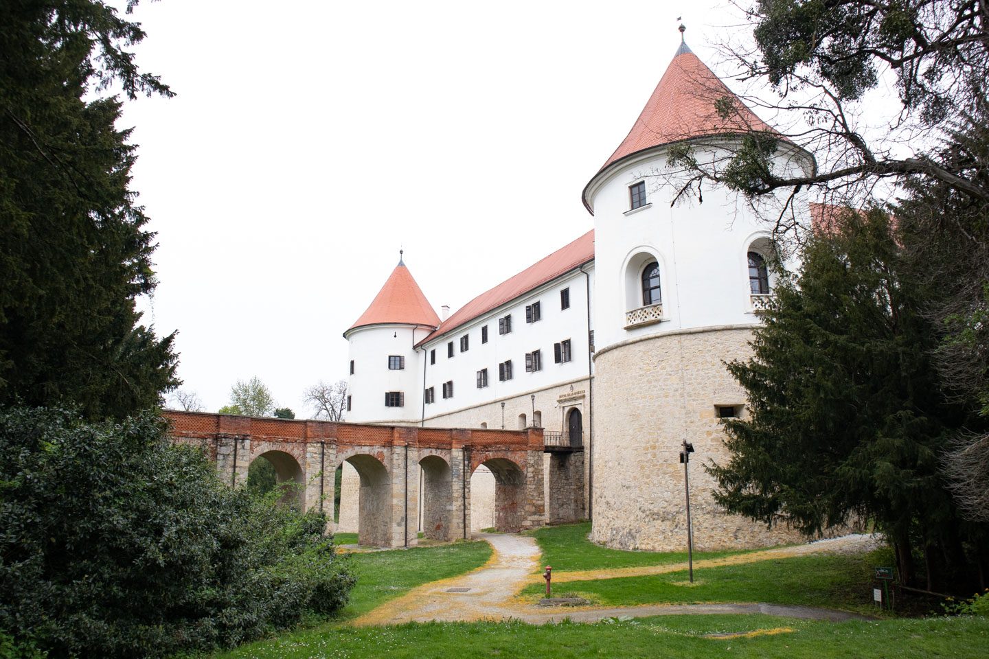 Mokrice Castle