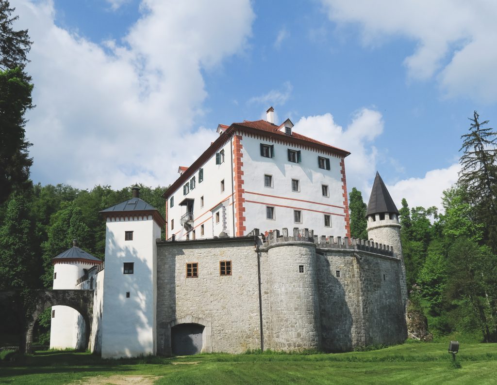 snežnik castle
