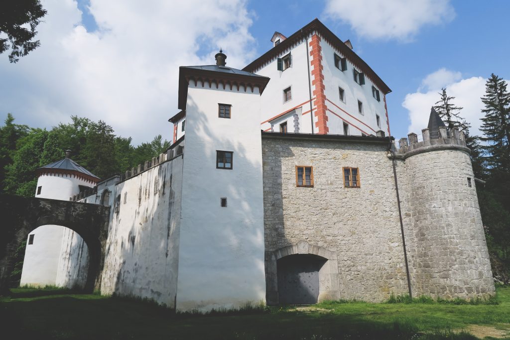 snežnik castle