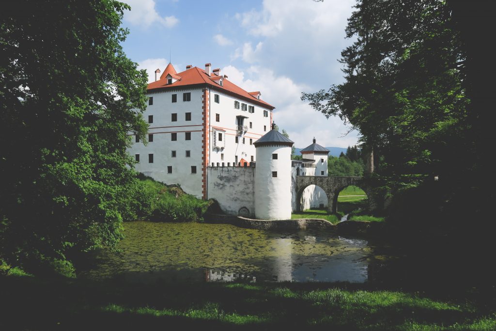 snežnik castle